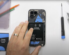 Il Fairphone 5 è semplice da smontare. Anche i pezzi di ricambio sono accessibili. (Fonte: JerryRigEverything)