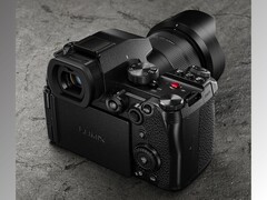 La G9II ha un formato compatto ed ergonomico (Fonte: Panasonic)