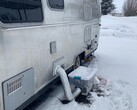 Il Bitcoin Antminer S9 è stato messo in una piccola scatola fuori dal rimorchio da viaggio Airstream lungo 22 piedi (Immagine: Michael Schmid)