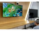 Il paziente di 19 anni che utilizza la BCI cinese per giocare a giochi complessi. (Fonte: IT Home)