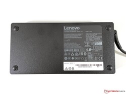 Ingombrante adattatore di alimentazione da 300W