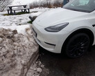 Nessun sensore per rilevare quel mucchio di neve (immagine: Tech &amp; Tesla Sweden/YouTube)