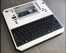 Il PC Evertop è un clone di IBM XT con un'autonomia fino a 500 ore e una ricarica solare. (Fonte immagine: ericjenott via Github)