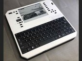 Il PC Evertop è un clone di IBM XT con un'autonomia fino a 500 ore e una ricarica solare. (Fonte immagine: ericjenott via Github)
